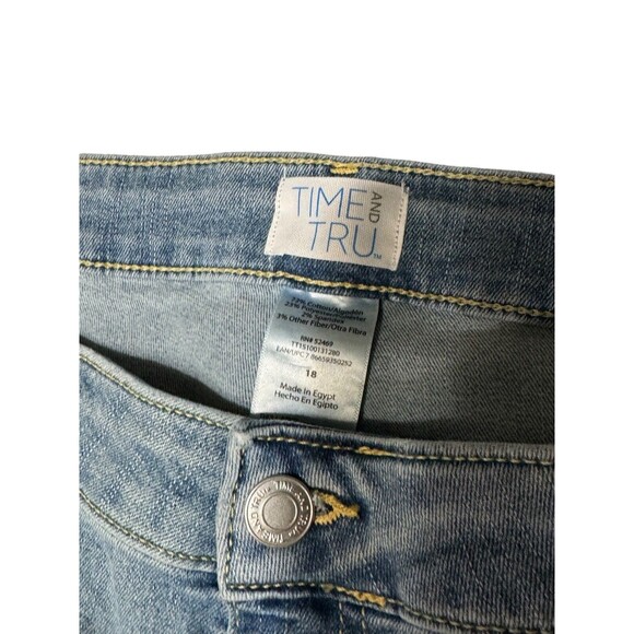 NEW! Time & True Raw Hem Distressed Mid Rise Bootcut Regular Size 18 Light Wash - Picture 10 of 12
